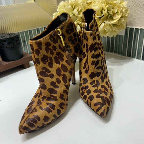 Victoria Secret women's leopard boots size 7 - Picture 2 of 11